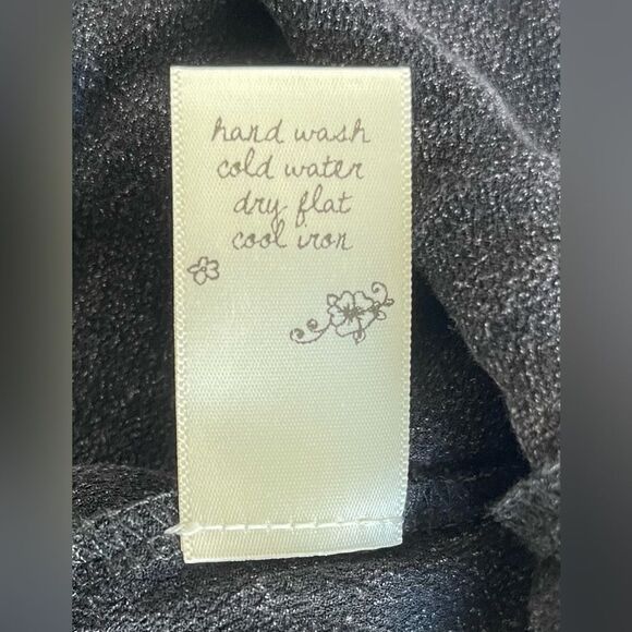 Women’s Scrapbook Black/Animal Print Blouse. - Picture 7 of 7